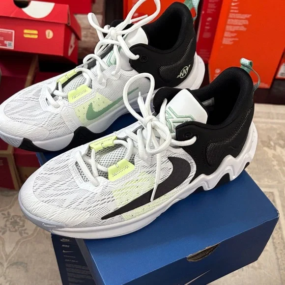 Nike Kids Giannis Immortality 2 Black White Basketball Shoes